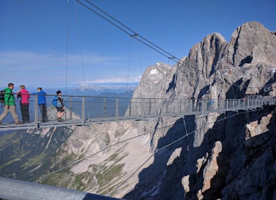 austria/dachstein-mountains/landmark/eispalast-dachstein