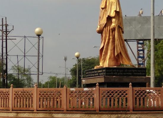 india/gwalior/landmark/swami-vivekananda-statue
