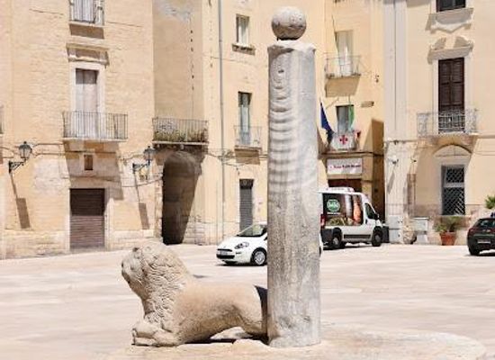 italy/bari/landmark/column-of-shame-or-column-of-justice