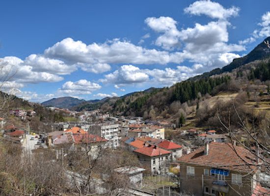 bulgaria/rhodope-mountains/landmark/smolyan-waterfall