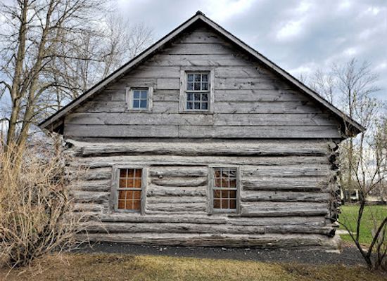 vermont/chittenden-county/landmark/hyde-log-cabin-schoolhouse