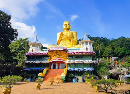 sri-lanka/dambulla/landmark/dambulla-royal-cave-temple-and-golden-temple