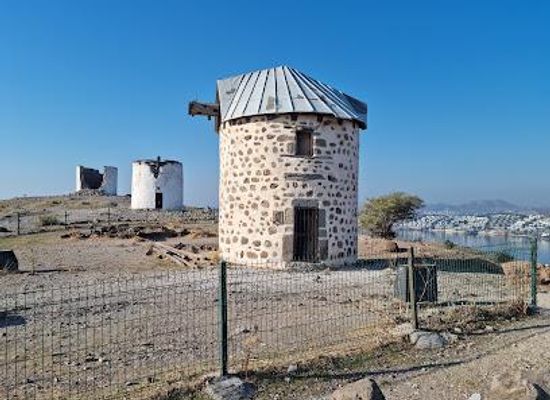 greece/dodecanese/landmark/windmills-bodrum