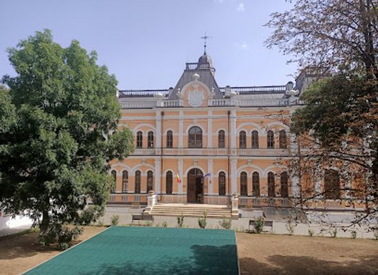 moldova/vatra/landmark/manuc-bey-mansion