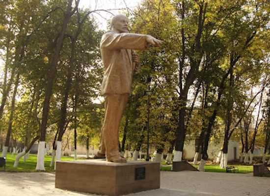 kazakhstan/shymkent/landmark/metallurgists-park