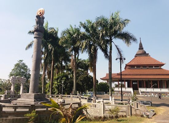 indonesia/semarang/landmark/pagoda-watugong