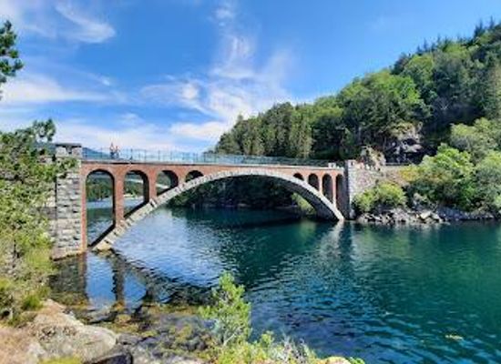 norway/more-og-romsdal/landmark/skodje-bridge