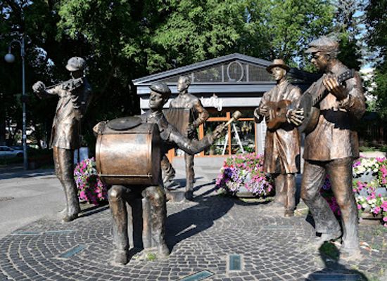 poland/warsaw/praga/landmark/pomnik-praskiej-kapeli-podworkowej
