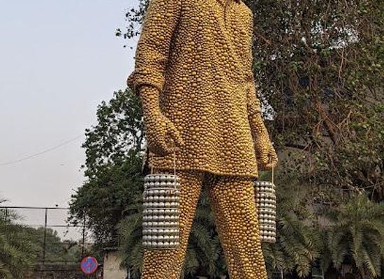 india/mumbai/landmark/dabbawala-statue