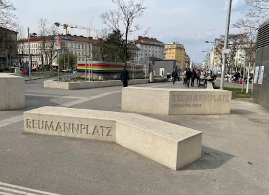 austria/vienna/favoriten/landmark/kunstplatz-reumannplatz