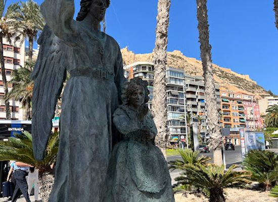 spain/alicante/puerto-de-alicante/landmark/monumento-homenaje-a-la-policia-nacional
