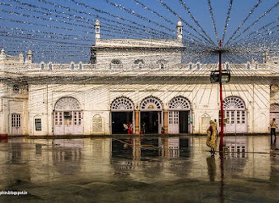 india/lucknow/hazratganj/landmark/safed-baradari