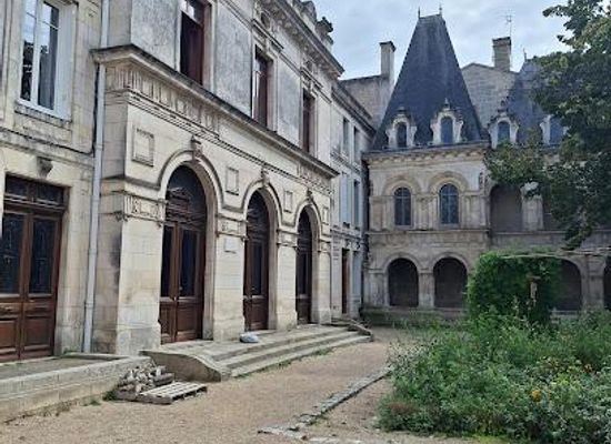 france/la-rochelle/landmark/maison-henri-ii
