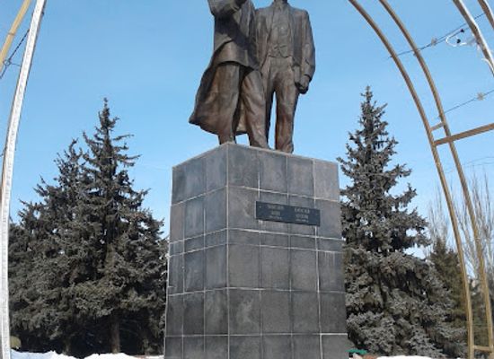 kyrgyzstan/karakol/landmark/gorodskaya-ploshchad-im-chyngyza-aitmatova