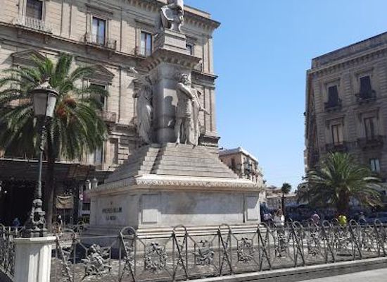 italy/sicily/landmark/p-zza-stesicoro
