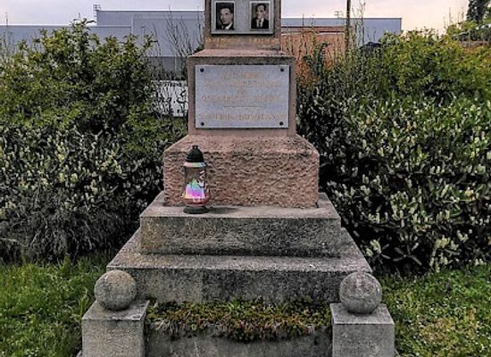 austria/vienna/liesing/landmark/denkmal-widerstandskampfer-viktor-mrnustik-und-franz-heindl