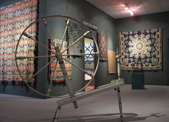 pennsylvania/southern-alleghenies/landmark/national-museum-of-the-american-coverlet