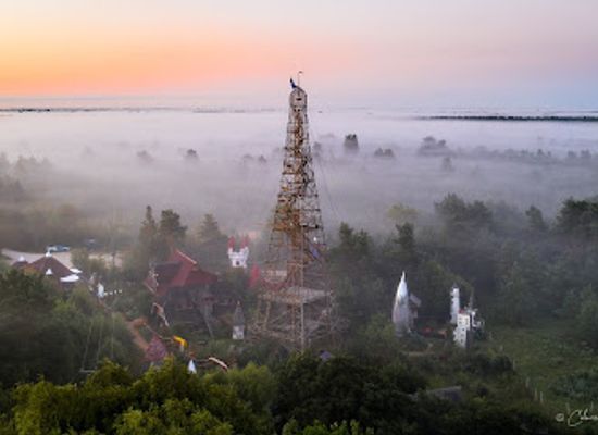 estonia/hiiu-county/landmark/wooden-copy-of-the-eiffel-tower