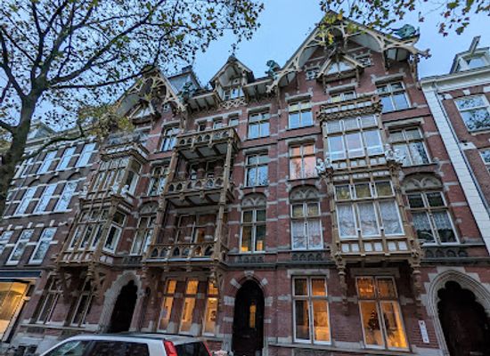 netherlands/amsterdam/de-pijp/landmark/huis-met-de-kabouters