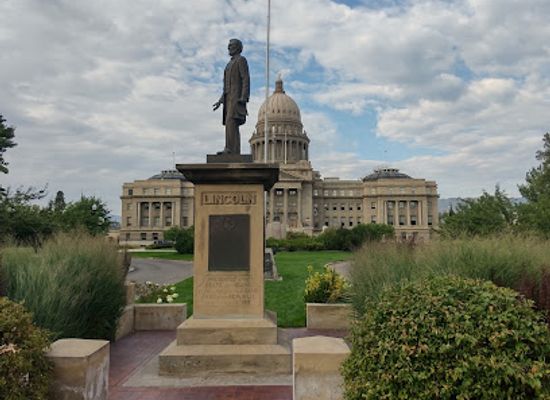 idaho/treasure-valley/landmark/abraham-lincoln-statue