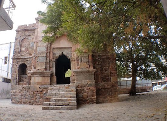 india/delhi/south-extension/landmark/tomb-of-bhura-khan