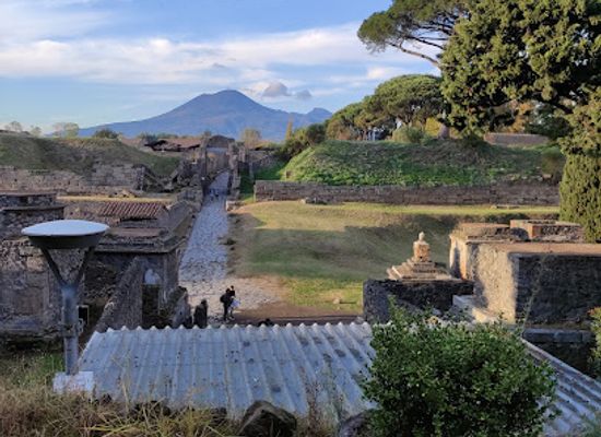 italy/pompeii/landmark/pompei-city-train