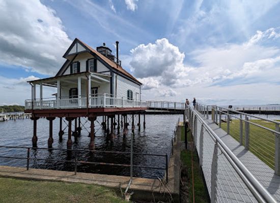 north-carolina/roanoke-region/landmark/roanoke-river-lighthouse