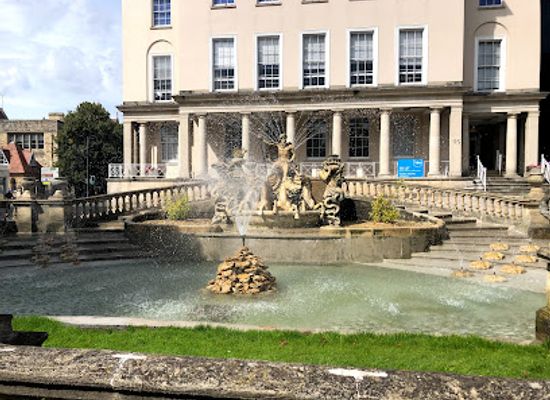 united-kingdom/gloucestershire/attraction/the-neptune-fountain-2