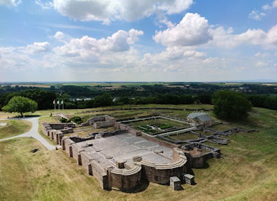 hungary/somogy/landmark/szent-laszlo-latogatokozpont-somogyvar