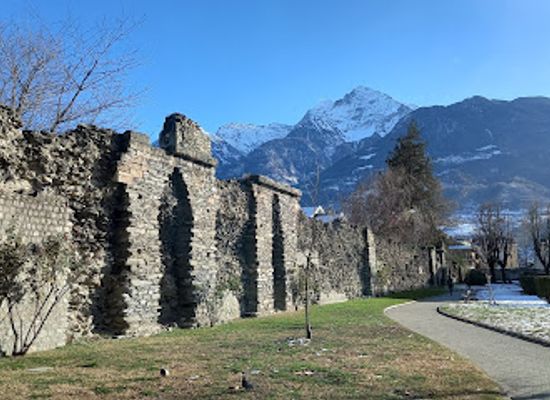 italy/valle-d-aosta/landmark/tour-neuve