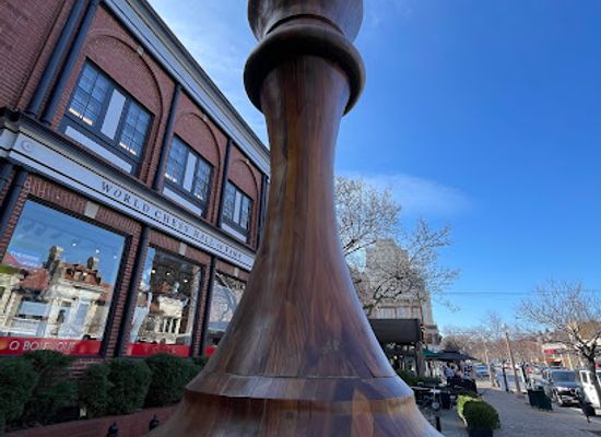missouri/st-louis/central-west-end/landmark/world-s-largest-chess-piece