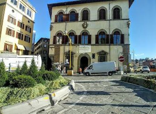 italy/florence/landmark/piazza-carlo-goldoni