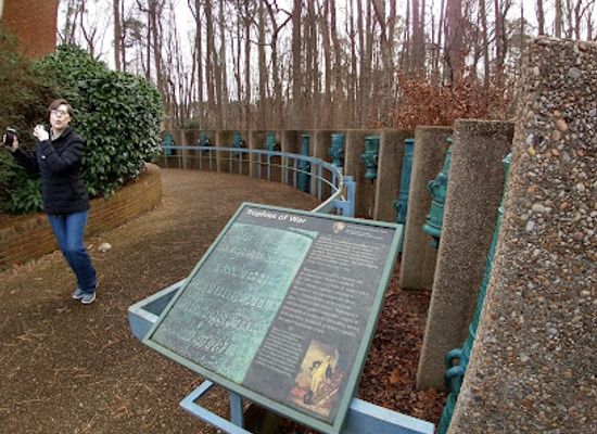virginia/chesapeake-bay-region/landmark/surrender-field-revolutionary-war