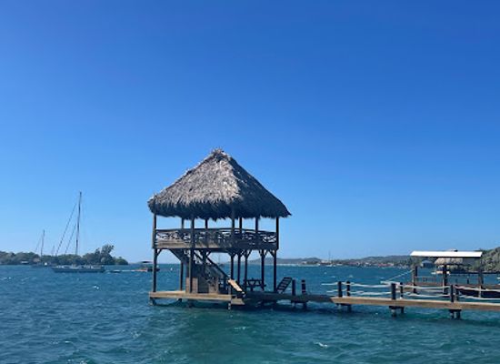 honduras/bay-islands/landmark/arch-s-iguana-and-marine-park