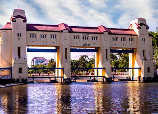 indonesia/surabaya/wonokromo/landmark/pintu-air-jagir