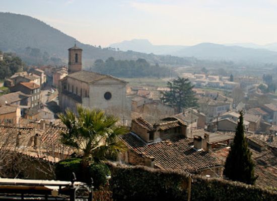 france/provence/landmark/the-arcs-town-hall