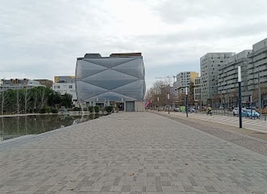 france/montpellier/port-marianne/landmark/miroir-d-eau