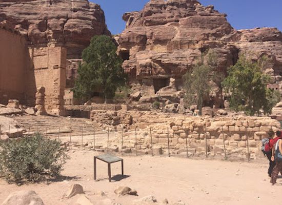 jordan/petra/landmark/qasr-al-bint