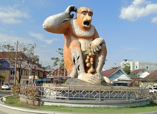 indonesia/central-kalimantan/landmark/patung-bakantan