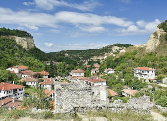 bulgaria/rhodope-mountains/landmark/rozhen-sandstone-pyramids