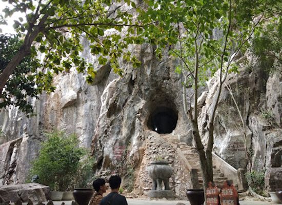 vietnam/da-nang/ngu-hanh-son-district/landmark/llinh-nham-cave