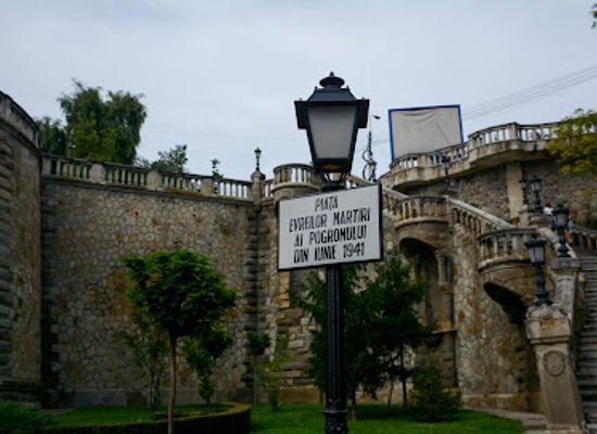romania/iasi/landmark/piata-evreilor-martiri-ai-pogromului-din-iunie-1941