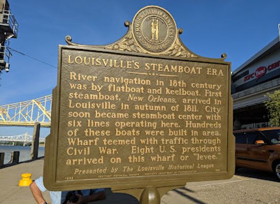 kentucky/louisville/landmark/belle-of-louisville-riverboats