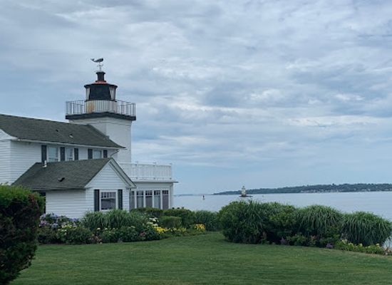 rhode-island/narragansett-bay/landmark/nayatt-point-lighthouse