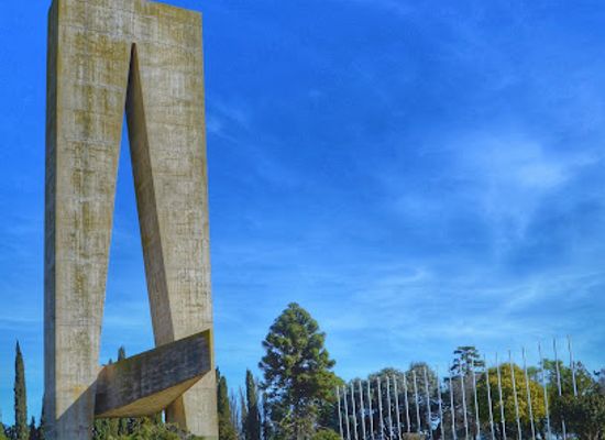 argentina/litoral/landmark/monumento-a-jfk