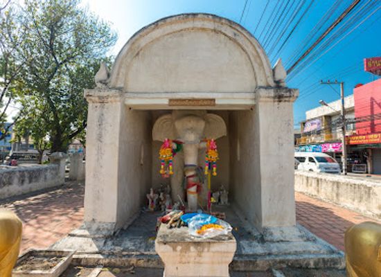 thailand/chiang-mai/chang-phueak/landmark/chang-phueak-monument