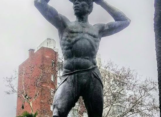 uruguay/montevideo/pocitos/landmark/monumento-a-el-aguatero