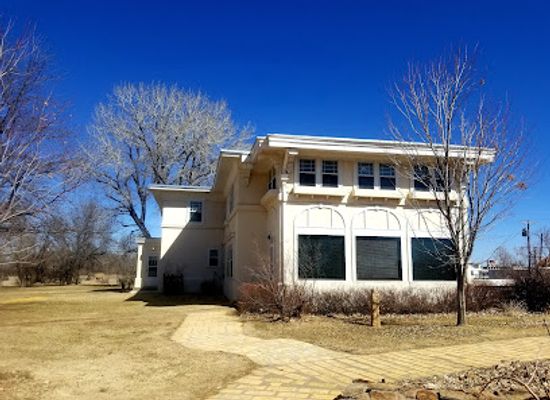 kansas/eastern-kansas/landmark/dorothy-s-house-and-the-land-of-oz