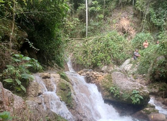 dominican-republic/sierra-de-neiba/landmark/balneario-los-guineos