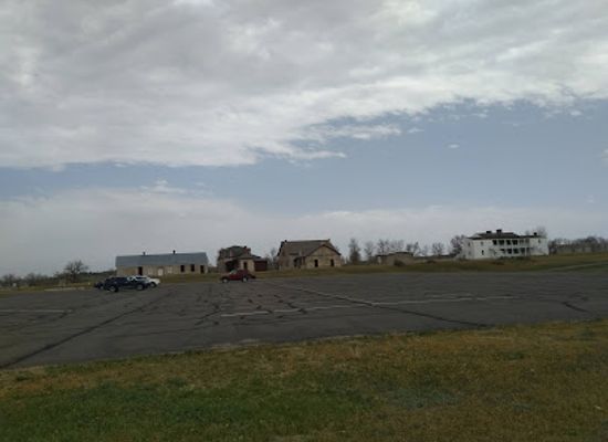 wyoming/laramie-county/landmark/fort-laramie-national-historic-site-parking